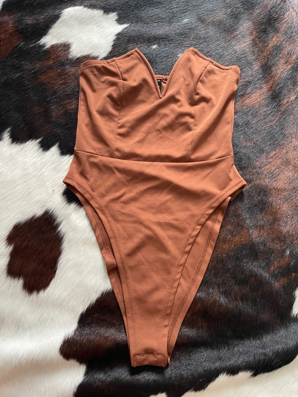 SHEIN Rust Brown Strapless V-Wire Bodysuit